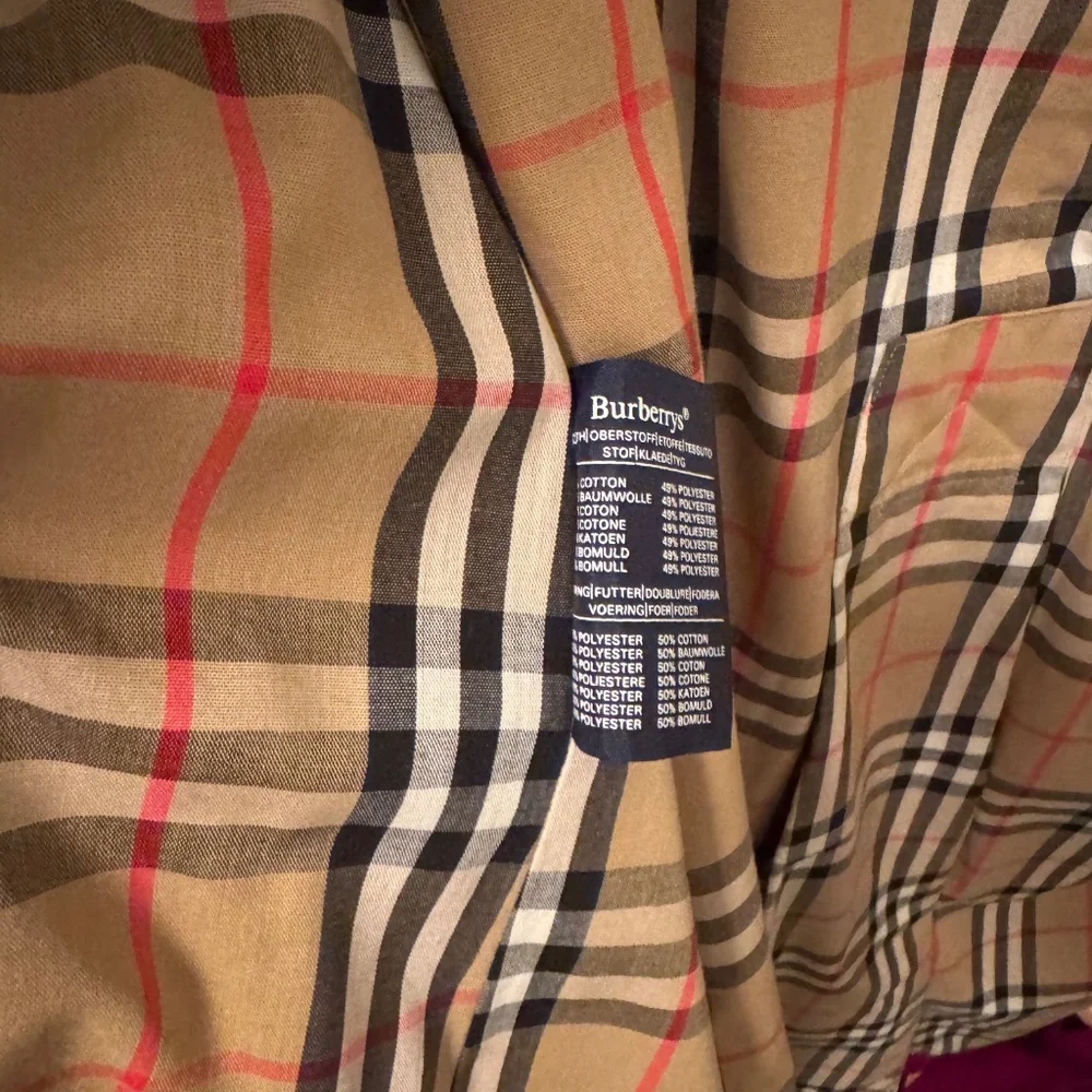 Burberry's Authentic Vintage Trench Coat - Picture 4 of 6